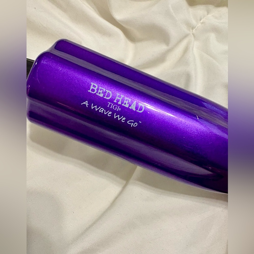 BedHead A Wave We Go Purple hair waving tool